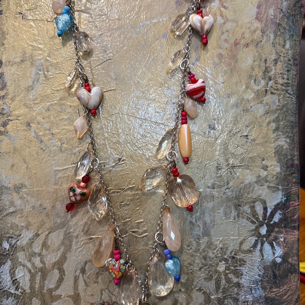 Handmade ‘junk jewelry’ heart necklace - Picture 3 of 12